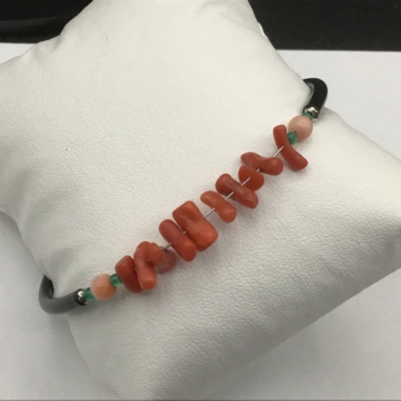 -Fun Corals bracelet on a wire with rubber band and lobster clasp. - Picture 2 of 3
